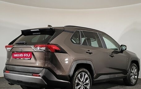 Toyota RAV4, 2021 год, 3 600 000 рублей, 5 фотография