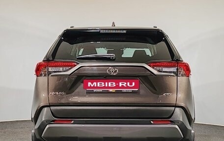 Toyota RAV4, 2021 год, 3 600 000 рублей, 6 фотография
