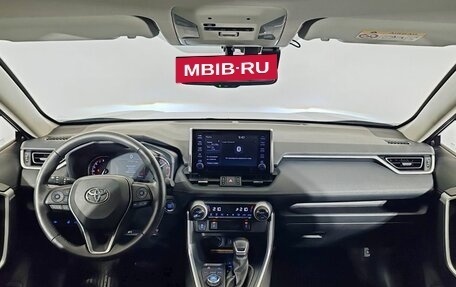 Toyota RAV4, 2021 год, 3 600 000 рублей, 10 фотография