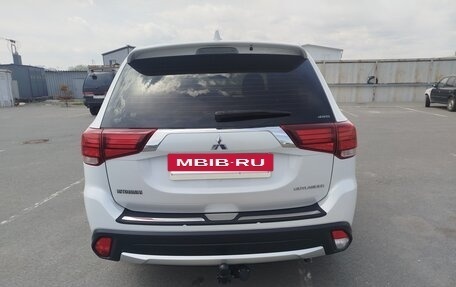 Mitsubishi Outlander III рестайлинг 3, 2018 год, 2 100 000 рублей, 4 фотография