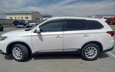 Mitsubishi Outlander III рестайлинг 3, 2018 год, 2 100 000 рублей, 5 фотография
