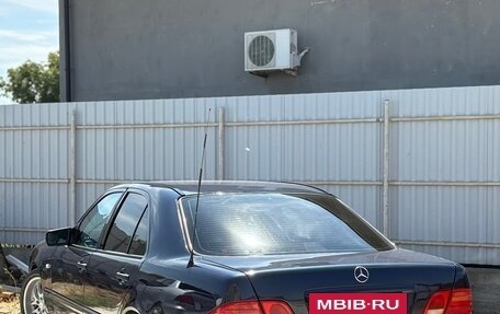 Mercedes-Benz E-Класс, 1996 год, 620 000 рублей, 5 фотография