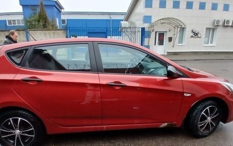 Hyundai Solaris II рестайлинг, 2012 год, 600 000 рублей, 1 фотография