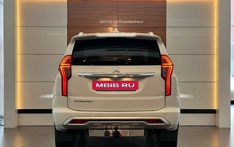 Mitsubishi Montero Sport, 2022 год, 4 099 000 рублей, 5 фотография
