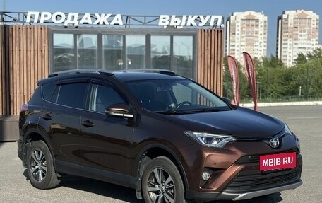 Toyota RAV4, 2017 год, 2 400 000 рублей, 4 фотография