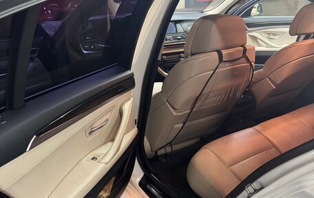 BMW 5 серия, 2012 год, 2 400 000 рублей, 13 фотография