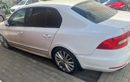 Skoda Superb III рестайлинг, 2013 год, 780 000 рублей, 3 фотография