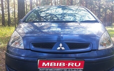 Mitsubishi Colt VI рестайлинг, 2003 год, 380 000 рублей, 1 фотография