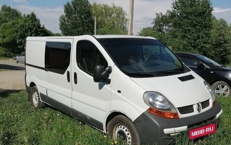 Renault Trafic, 2004 год, 1 000 000 рублей, 2 фотография
