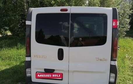 Renault Trafic, 2004 год, 1 000 000 рублей, 3 фотография
