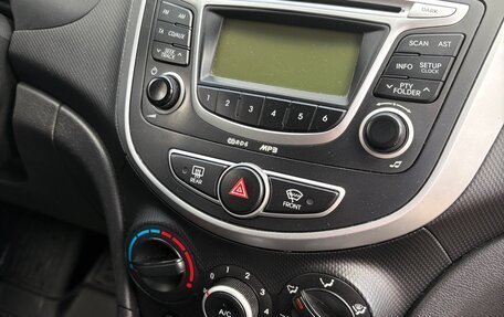 Hyundai Solaris II рестайлинг, 2012 год, 750 000 рублей, 7 фотография