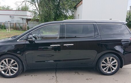 KIA Carnival III, 2019 год, 2 800 000 рублей, 2 фотография
