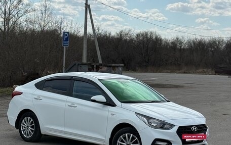 Hyundai Solaris II рестайлинг, 2017 год, 980 000 рублей, 2 фотография