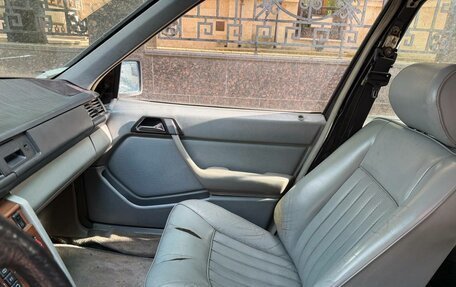 Mercedes-Benz W124, 1993 год, 12 фотография