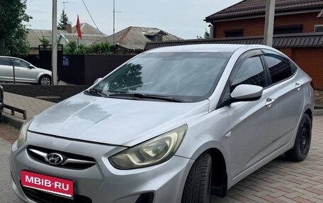 Hyundai Solaris II рестайлинг, 2012 год, 1 фотография