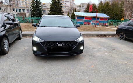 Hyundai Solaris II рестайлинг, 2021 год, 1 850 000 рублей, 1 фотография