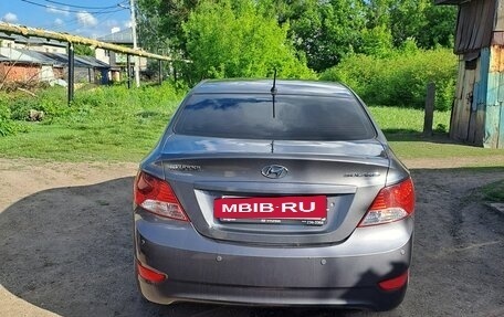 Hyundai Solaris II рестайлинг, 2013 год, 700 000 рублей, 2 фотография