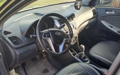 Hyundai Solaris II рестайлинг, 2013 год, 700 000 рублей, 5 фотография