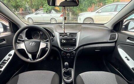 Hyundai Solaris II рестайлинг, 2012 год, 8 фотография
