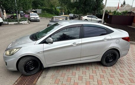 Hyundai Solaris II рестайлинг, 2012 год, 4 фотография