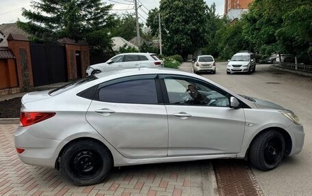 Hyundai Solaris II рестайлинг, 2012 год, 3 фотография