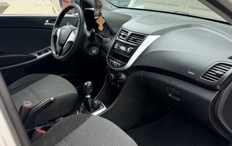 Hyundai Solaris II рестайлинг, 2012 год, 7 фотография