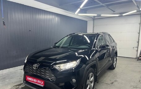 Toyota RAV4, 2020 год, 3 000 000 рублей, 7 фотография