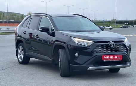 Toyota RAV4, 2020 год, 3 000 000 рублей, 2 фотография