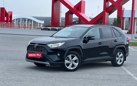 Toyota RAV4, 2020 год, 3 000 000 рублей, 3 фотография