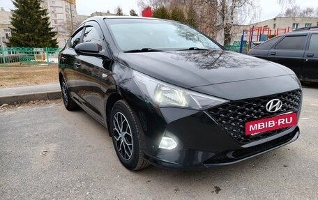 Hyundai Solaris II рестайлинг, 2021 год, 1 850 000 рублей, 2 фотография