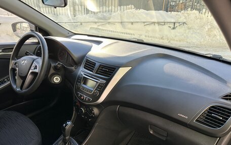 Hyundai Solaris II рестайлинг, 2015 год, 720 000 рублей, 18 фотография