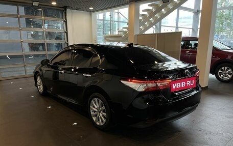 Toyota Camry, 2019 год, 2 750 000 рублей, 10 фотография
