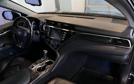 Toyota Camry, 2019 год, 2 750 000 рублей, 23 фотография