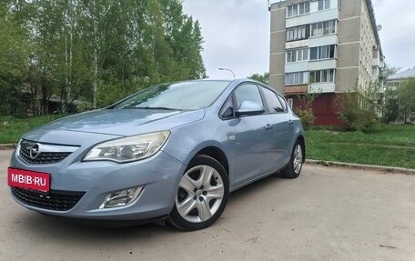 Opel Astra J, 2011 год, 630 000 рублей, 1 фотография