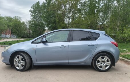 Opel Astra J, 2011 год, 630 000 рублей, 2 фотография