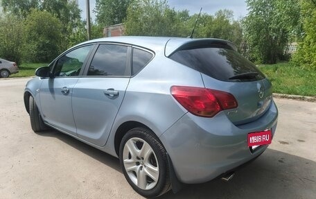 Opel Astra J, 2011 год, 630 000 рублей, 3 фотография
