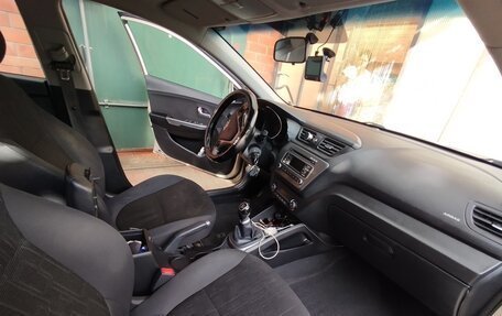KIA Rio III рестайлинг, 2015 год, 960 000 рублей, 10 фотография