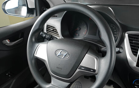 Hyundai Solaris II рестайлинг, 2018 год, 859 000 рублей, 12 фотография