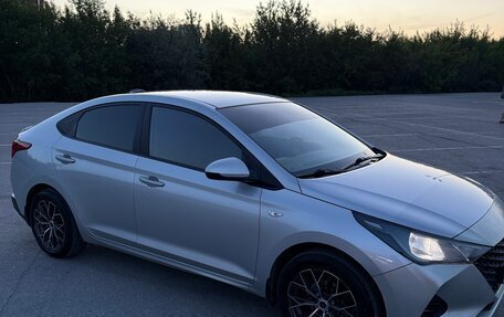 Hyundai Solaris II рестайлинг, 2021 год, 1 320 000 рублей, 2 фотография