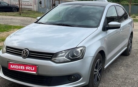 Volkswagen Polo VI (EU Market), 2013 год, 650 000 рублей, 2 фотография