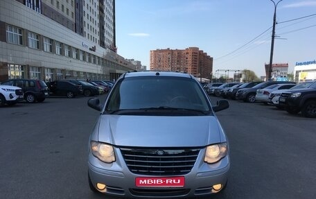 Chrysler Town & Country IV, 2005 год, 845 000 рублей, 1 фотография