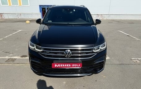 Volkswagen Tiguan II, 2020 год, 4 300 000 рублей, 2 фотография