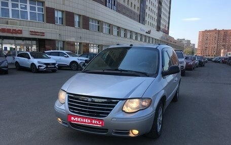 Chrysler Town & Country IV, 2005 год, 845 000 рублей, 2 фотография