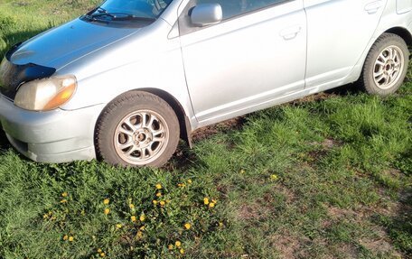 Toyota Platz, 2001 год, 260 000 рублей, 3 фотография