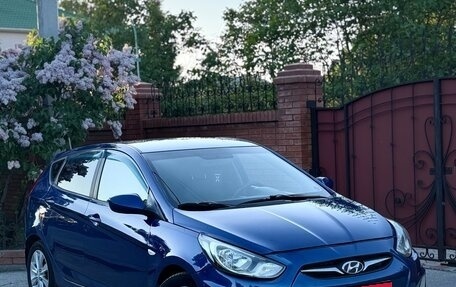 Hyundai Solaris II рестайлинг, 2011 год, 715 000 рублей, 1 фотография