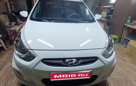 Hyundai Solaris II рестайлинг, 2011 год, 800 000 рублей, 1 фотография