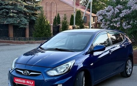 Hyundai Solaris II рестайлинг, 2011 год, 715 000 рублей, 2 фотография