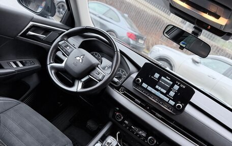 Mitsubishi Outlander, 2022 год, 3 750 000 рублей, 9 фотография