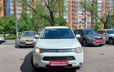 Mitsubishi Outlander III рестайлинг 3, 2013 год, 1 200 000 рублей, 5 фотография
