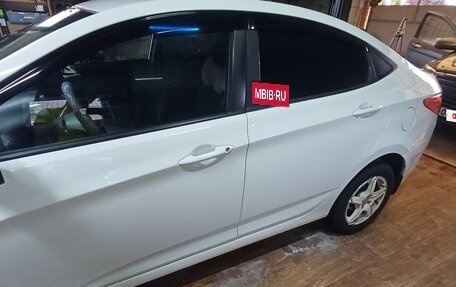 Hyundai Solaris II рестайлинг, 2011 год, 800 000 рублей, 6 фотография